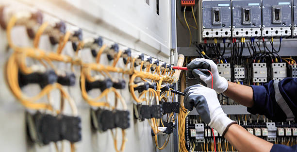 Professional Electrician technician working in Kemp, TX
